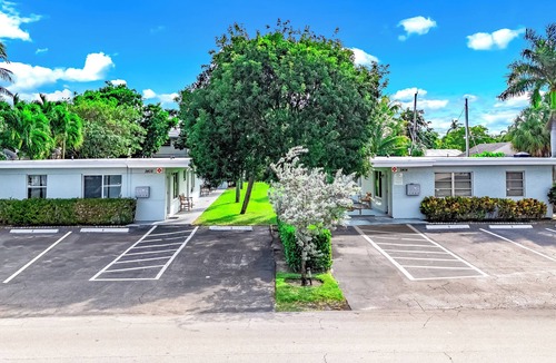 Santa Barbara Estates Apartment | Beach Unit! Walk To Beach & Restaurants/Shops!