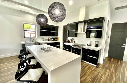 Hollywood Lakes Villa | Beach Vacation Villa with pool