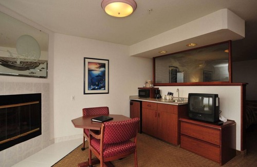 Ocean Shores Hotel | BEACH VACAY STARTS HERE. COMFY UNIT, POOL, SAUNA