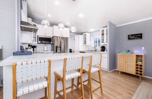 Westport Cottage | Beach Vibes-Pet Friendly, Fire Pit, Arcade & More!