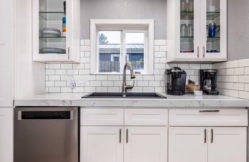 Westport Cottage | Beach Vibes-Pet Friendly, Fire Pit, Arcade & More!