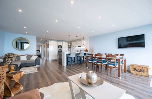 Pevensey Villa | Beach View Breeze