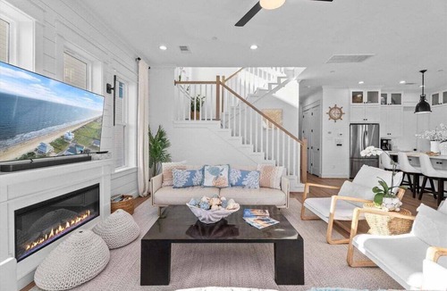 Galveston House | Beach View | Hot Tub | Putt Putt | Firepit | Tesla EV Charger