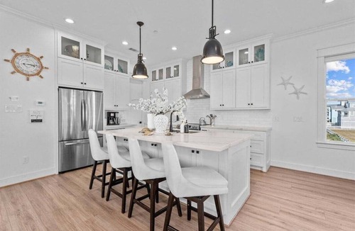 Galveston House | Beach View | Hot Tub | Putt Putt | Firepit | Tesla EV Charger
