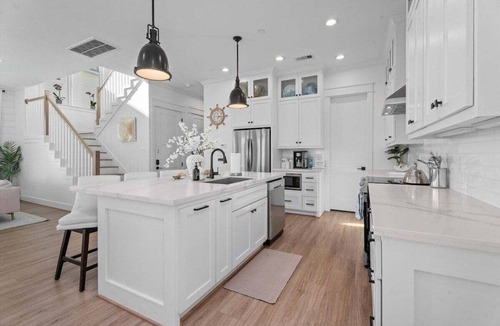 Galveston House | Beach View | Hot Tub | Putt Putt | Firepit | Tesla EV Charger