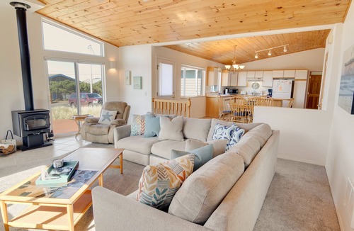 Bayshore House | Beach View Oasis - Instant Relaxation!