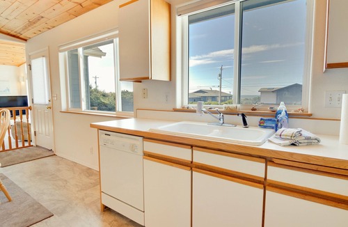 Bayshore House | Beach View Oasis - Instant Relaxation!