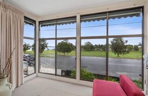 Bellarine Peninsula Cottage | Beach View Rippleside Home