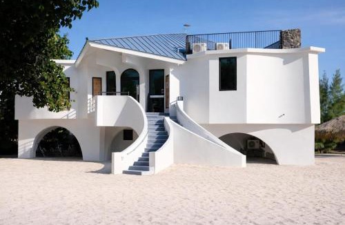 Long Beach Estates Apartment | Beach View Room at Barnacle Resort