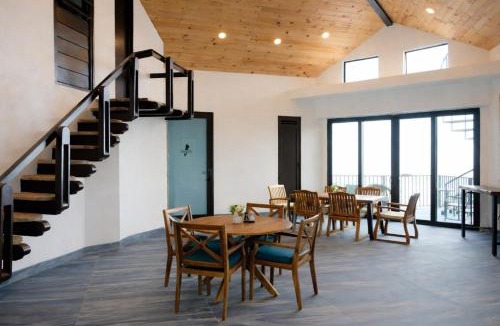 Long Beach Estates Apartment | Beach View Room at Barnacle Resort