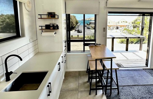 Omapere Apartment | Beach view studio 337