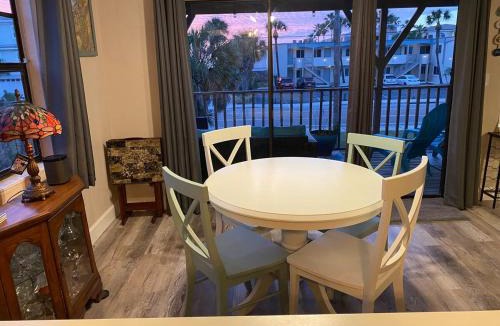 Indian Rocks Beach Apartment | Beach Villa 2 Bedroom