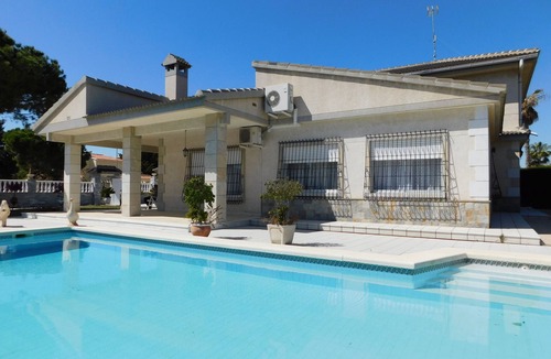 La Zenia Villa | Beach Villa ! Only 1 minute walk to La Zenia Beach 6 bedroom Beach Villa