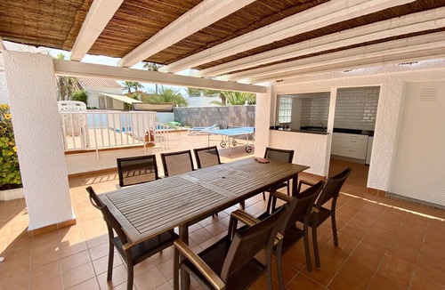 La Zenia Villa | Beach Villa with Pool Only a stones throw from La Zenia Beach