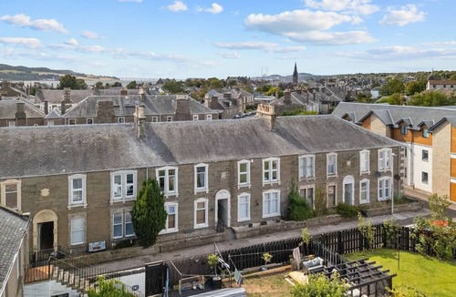 Broughty Ferry Apartment | Beach Walk Apartment - 2 bed by the beach