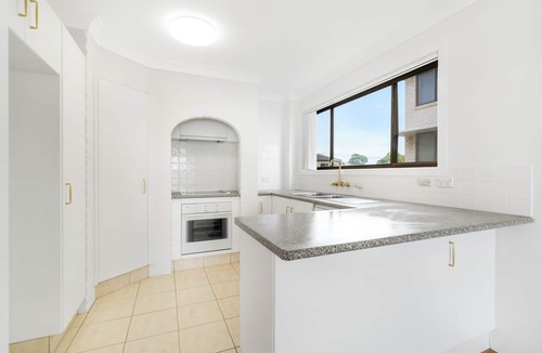 Biggera Waters Apartment | Beach & Wave Break Island Views