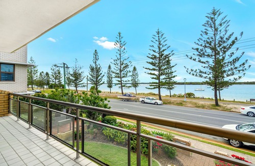 Biggera Waters Apartment | Beach & Wave Break Island Views