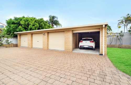 Biggera Waters Apartment | Beach & Wave Break Island Views