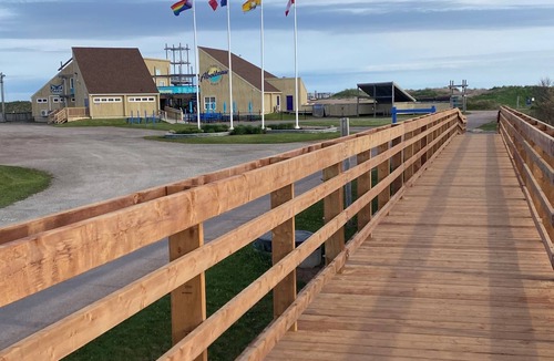 Cap-Pele House | Beach Wood Chalet in Cap-Pelé, NBn
