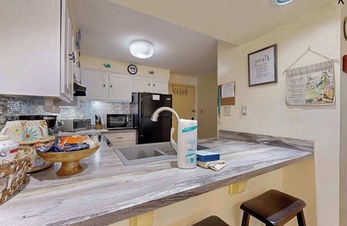 Rehoboth Beach Condo | Beachaven pet friendly condo w/community pool, patio, close to restaurants