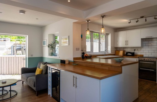 Croyde Cottage | BeachBreak, Sleeps 9, Pets, Hot Tub