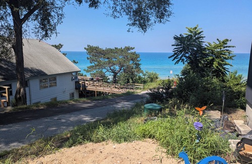 Porter Beach Apartment | Beachbum's Beachfront 1 brm efficiency apartment- Steps from Lake Mich/Dune Park