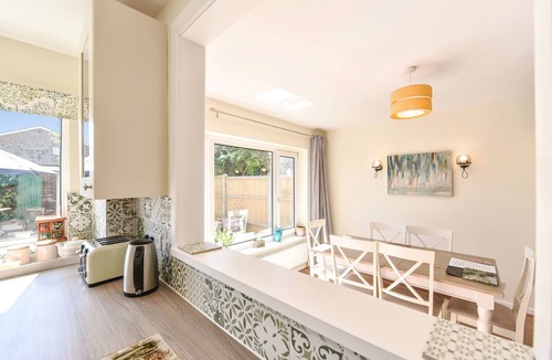 Rustington House | Beachcomber, a stones throw from the sea