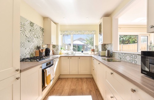 Rustington House | Beachcomber, a stones throw from the sea