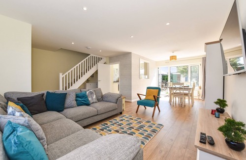 Rustington House | Beachcomber, a stones throw from the sea