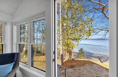 Surry Cottage | Beachcomber Cottage-Oceanfront!