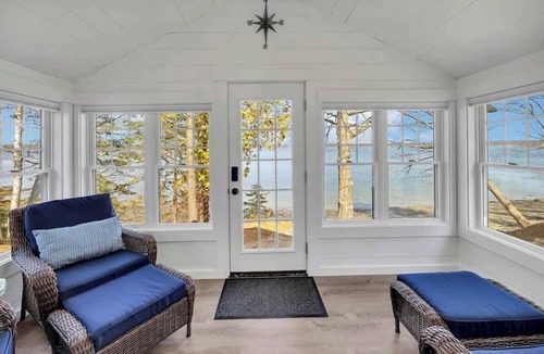 Surry Cottage | Beachcomber Cottage-Oceanfront!