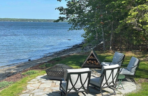 Surry Cottage | Beachcomber Cottage-Oceanfront!