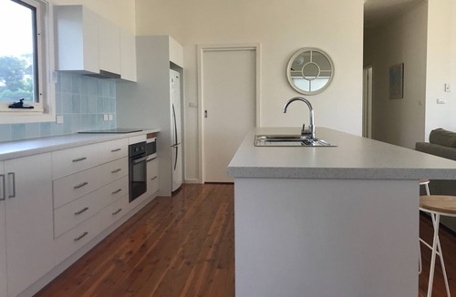 Island Beach House | Beachcomber - family friendly modern home