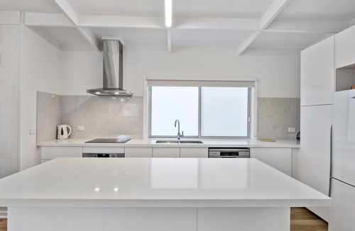 Smiths Beach House | Beachcomber Getaway