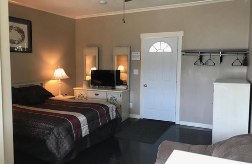 Conesus Hotel | Beachcomber Inn