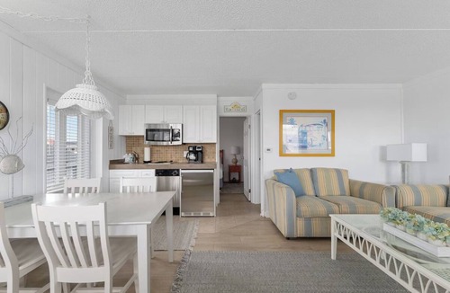 Avalon Resort | Beachcomber Resort 1bedroom Queen suite