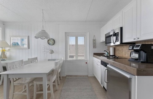 Avalon Resort | Beachcomber Resort 1bedroom Queen suite