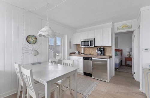 Avalon Resort | Beachcomber Resort 1bedroom Queen suite