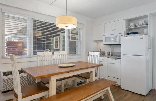 Avalon Apartment | Beachcomber Resort