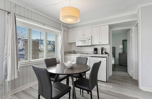 Avalon Condo | Beachcomber Resort