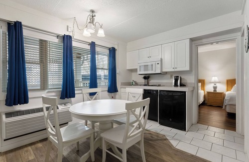 Avalon Condo | Beachcomber Resort