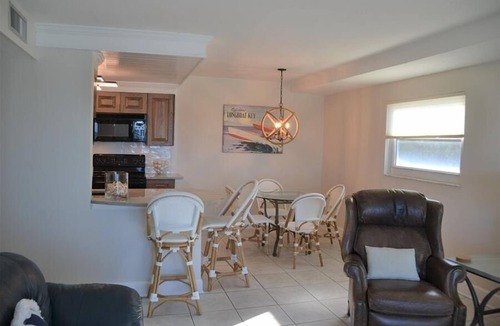 Longboat Key Condo | Beachcomber unit 202