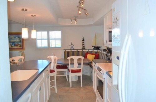 Longboat Key Condo | Beachcomber unit 208