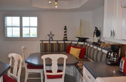 Longboat Key Condo | Beachcomber unit 208