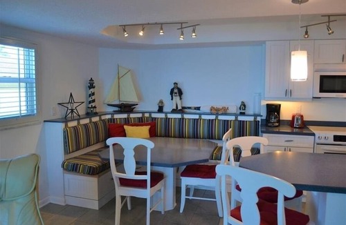 Longboat Key Condo | Beachcomber unit 208