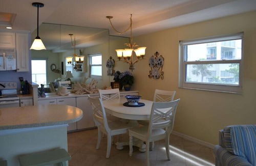 Longboat Key Condo | Beachcomber unit 302