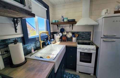 Moclips House | Beachcombers Cabin - Ocean Front with Hot Tub