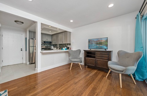 Huntington Harbour Condo | BeachCottage