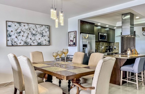 Playa Encantada Condo | BeachCove-JollaExcellence-IndoorPool&BeachAccess