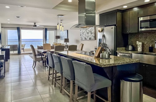 Playa Encantada Condo | BeachCove-JollaExcellence-IndoorPool&BeachAccess